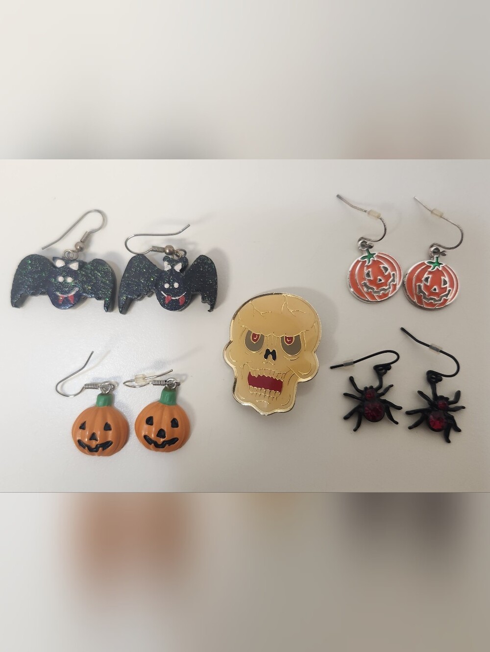 Bundle of 5 Halloween Earrings & Pin